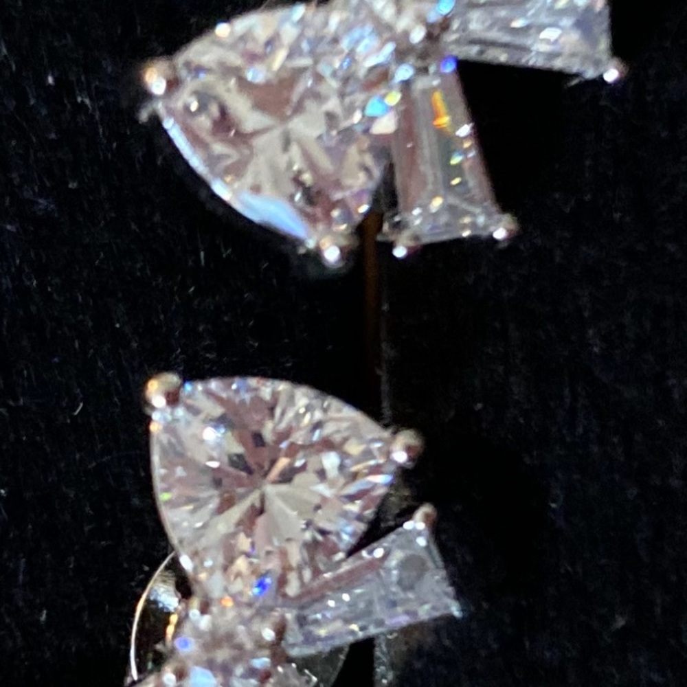 Beautiful bow earrings - Picture 3 of 3